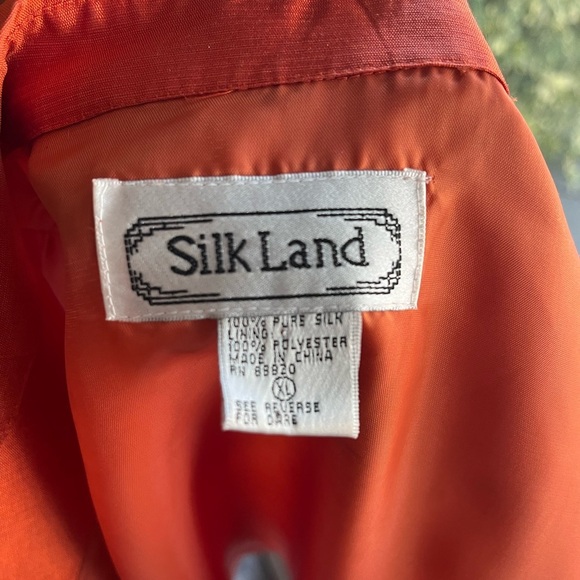 Women’s burnt orange silk vest size XL by Silk Land w black floral design. - Picture 6 of 6